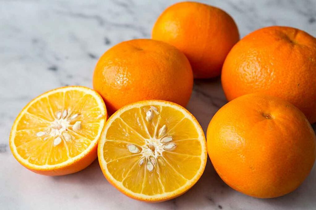 Het chemische dieetmenu bevat vetverbrandende citrusvruchten