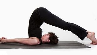 yoga houdingen om buik af te slanken