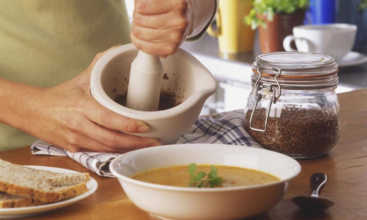 Lijnzaad toevoegen aan soep voor een goede darmwerking