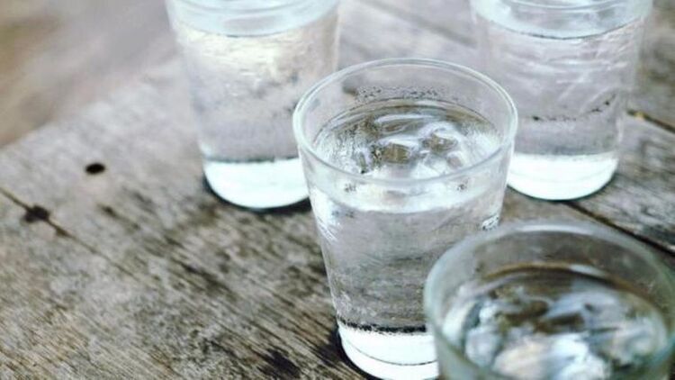 Als u diuretica gebruikt om af te vallen, moet u veel water drinken. 